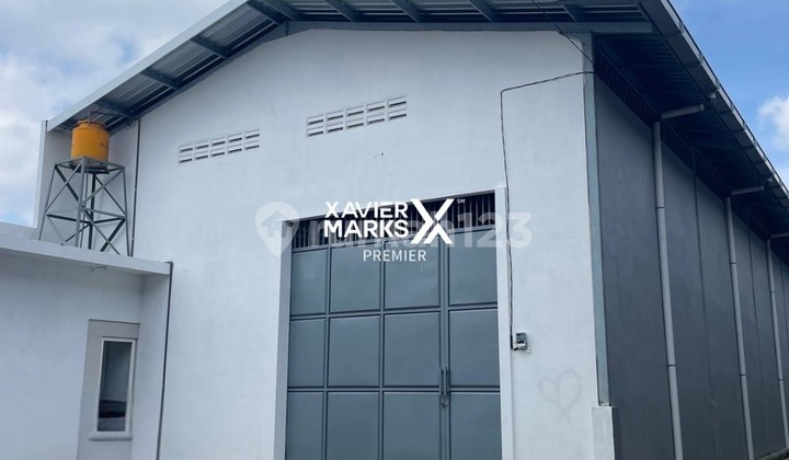 For Rent Spacious and Large Warehouse Well-Maintained Ready to Use Access for Cars or Trucks Smooth Intersection Strategic Location One Step to Abdurrachman Saleh Airport and One Step to Madyopuro Toll Road in Asrikaton Pakis Malang City H107