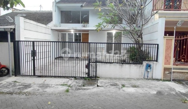 Dijual Rumah Cantik Modern Dg Konsep Mezanine dan Ada Taman Depan Belakang Siap Huni Lokasi Strategis Dekat Pusat Kota dan Pusat Kuliner Akses Mudah ke Pintu Tol di Jl Danau-Danau Malang Kota H843