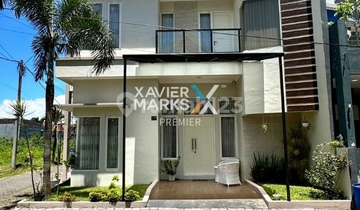 For Sale Modern Hook House 2 Floors Clean and Well-Maintained Condition with Laundry Area and Playground Land Area 2 Ready to Occupancy One Gate System Environment Close to City Center and Brawijaya University Easy Access Everywhere on Jl Papa-Papa Malang City H678