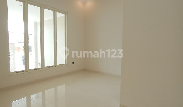 For Sale New Modern 2-Story House Bonus Furnished Strong and Premium Building with Maximum Lighting Rooftop Ready to Occupancy Safe and Quiet Environment Wide Road Row Strategic Location Near Many Campuses and Public Facilities in Tidar, Malang City H202 2