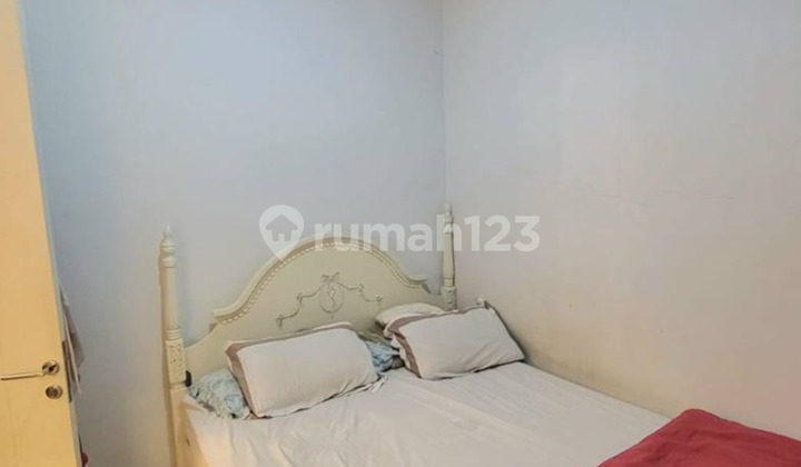 For Sale Modern Minimalist 2-Story House in Good Condition, Furnished, Move-In Ready with 24-Hour Security and One Gate System. Located in a Flood-Free Area with Easy Access to the Highway, Surrounded by Many Campuses and Shopping Centers at Green Orchid, Lowokwaru, Malang City, H167. 2