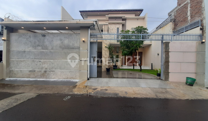 Rumah Exclusif Serasa Vila.