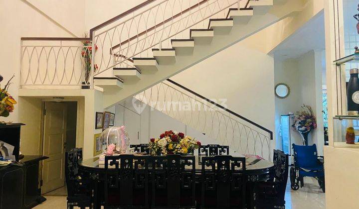 Rumah Menteng Jakarta Pusat 2 Lantai 4 Bedroom Semi Furnished 1