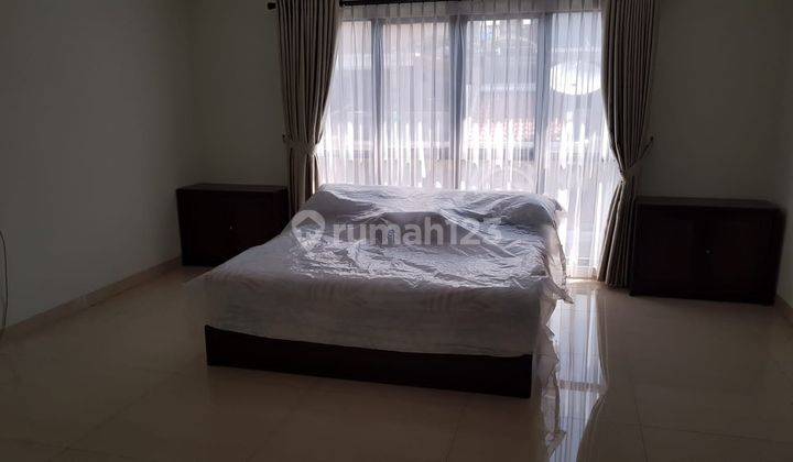 Rumah PIK TownHouse Mediterania 8x21 3 Lantai 5 Kamar Tidur Semi Furnished Hadap Barat Bagus 1