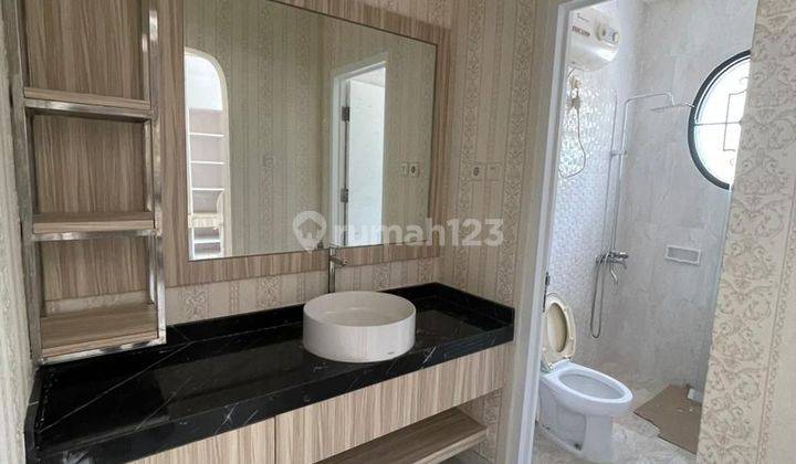 Rumah Florence PIK 8X20 2.5 Lantai 3 Kamar Tidur Full renovasi Hadap Selatan Timur Siap Huni Bagus Pantai Indah Kapuk 2