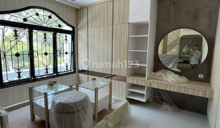 Rumah Florence PIK 8X20 2.5 Lantai 3 Kamar Tidur Full renovasi Hadap Selatan Timur Siap Huni Bagus Pantai Indah Kapuk 1