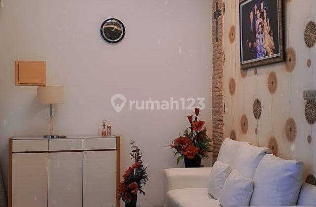 Rumah Kelapa Gading 8x16 2.5 Lantai 4 Kamar Tidur Semi Furnish SHM Hadap Selatan Siap Huni  1