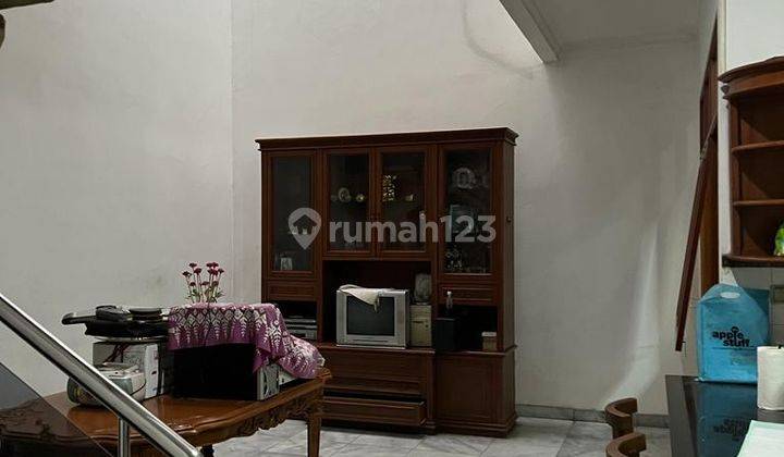 Rumah Green Garden 8x18 2 Lantai Hadap Utara Semi Furnished SHM Siap Huni Rapih Jakarta Barat 1