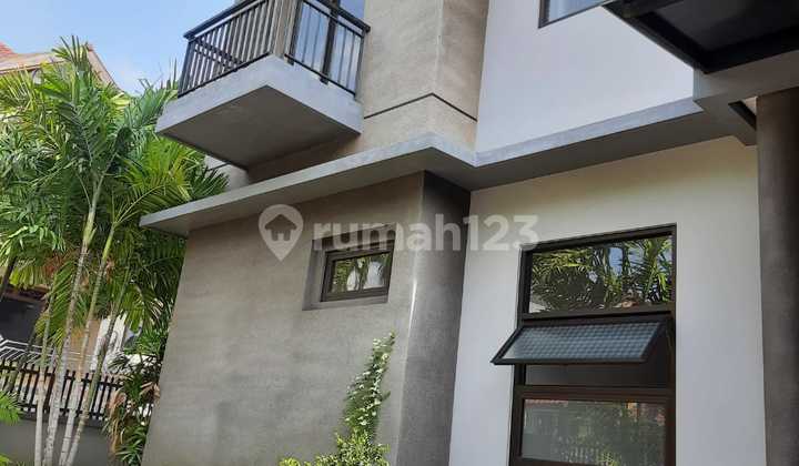 Rumah Mewah International Village 1, Surabaya Barat
