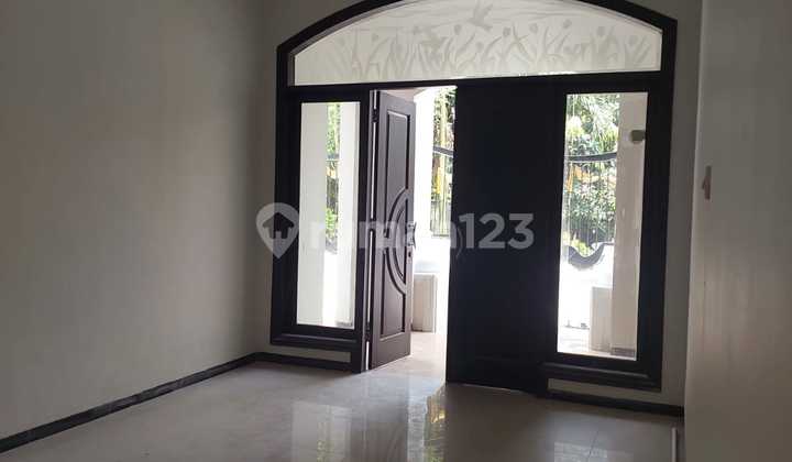 Dijual Rumah Babatan Pratama Wiyung 5 Kamar Tidur Model Classic
