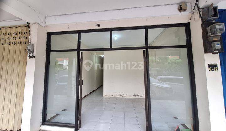 377. Dijual atau Disewakan Ruko Graha Family 1