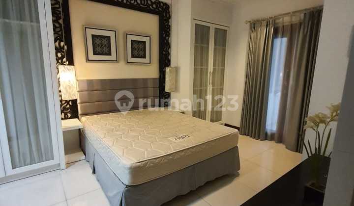 1 576. Disewakan Apartemen Residence Mansion Tower F 3 BR - FURNISHED!! Lantai LG (Dua Lantai) Akses Langsung Kolam Renang