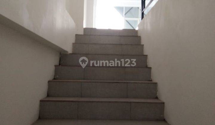 Ruko 4 Lantai di Kutai Square, Surabaya 468 M 2