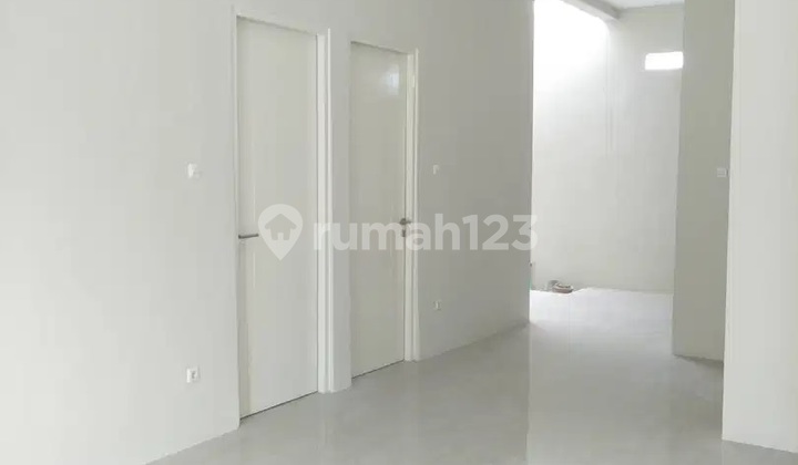 Rumah Bagus Unfurnished SHM di Puri Safira Cluster Brasavolla 8