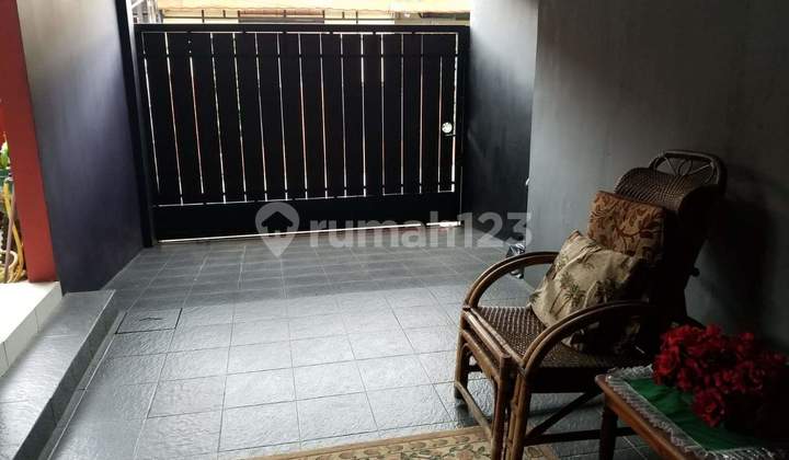Rumah 2,5 Lantai Siap Huni Full Furnish di Komplek Jatiwaringin 5
