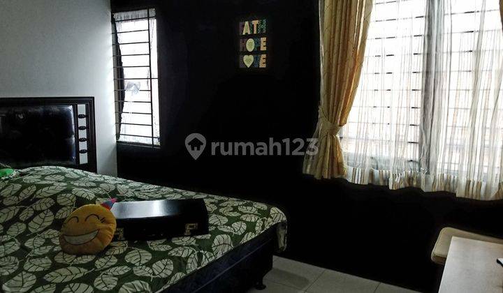 Rumah 2,5 Lantai Siap Huni Full Furnish di Komplek Jatiwaringin 16