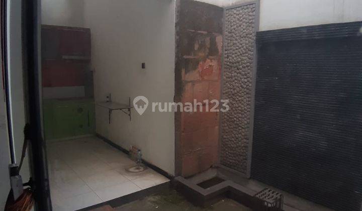 Rumah 2 Lantai Unfurnished di Jalan Dukuh Menanggal, Surabaya 2