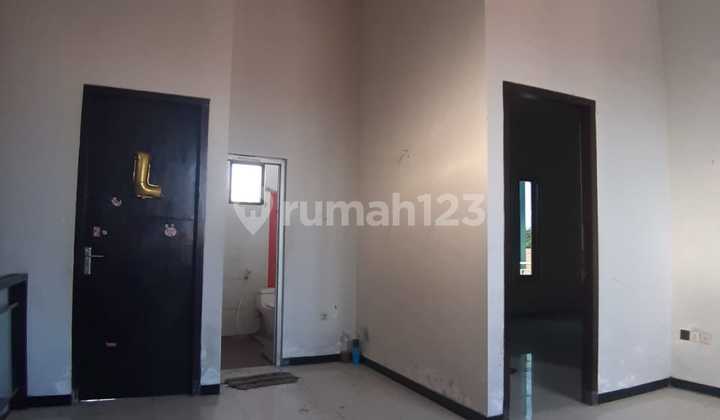 Rumah 2 Lantai Unfurnished di Jalan Dukuh Menanggal, Surabaya 8