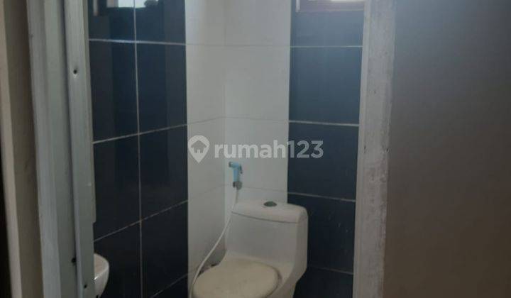Rumah 2 Lantai Unfurnished di Jalan Dukuh Menanggal, Surabaya 10