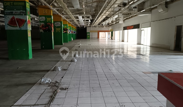 1262. Dijual Cepat Bangunan Komersial Wadung Asri, Sidoarjo 2