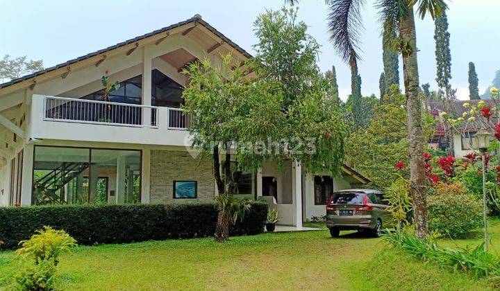 1085. Villa di Jalan Raya Trawas Mojokerto Jawa Timur 1