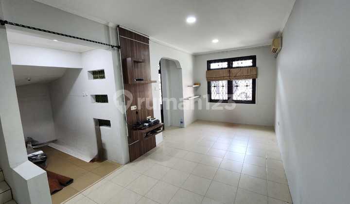 For Sale House in Daan Mogot Baru, West Jakarta