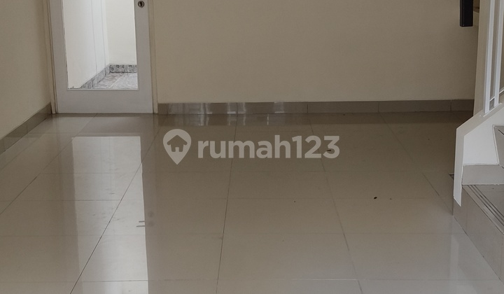 Disewa Rumah Golf Lake Cengkareng Jakarta Barat