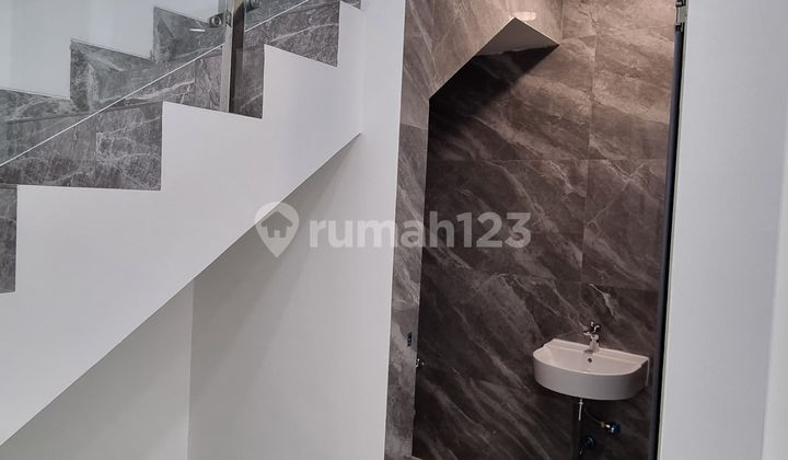 Disewa Rumah di Taman Surya Jakarta Barat 2