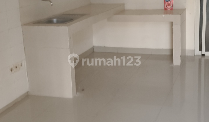 Disewa Rumah Green Lake City Cipondoh  2