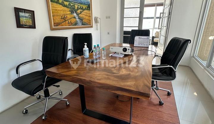 Rent a House in Downtown Surabaya for Business