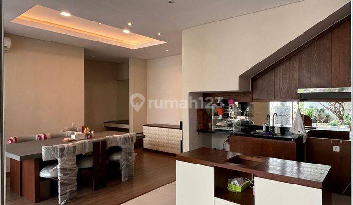 Dijual Rumah Semi Furnishes Graha Family 2