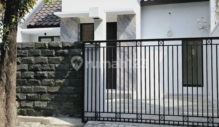 Dijual Rumah Full Renovasi Taman Puspa Raya Citraland Surabaya