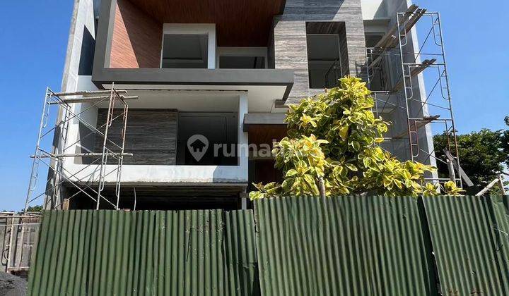 Dijual Rumah New Gress Split Level Pakuwon Indah Surabaya 1