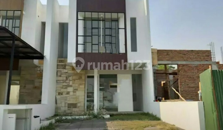 Dijual Rumah New Gress Dua Lantai Royal Residence Wiyung - Murah 1,975M