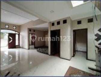 Dijual  Rumah Dua Lantai Griya Babatan Mukti Wiyung 2