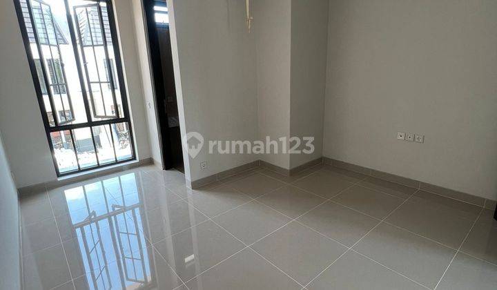 Dijual Rumah  Baru Type White Hoise Dian Istana Surabaya 2