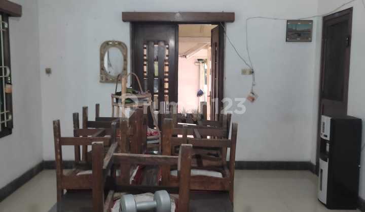 For Rent House on Jl Teuku Umar, Surabaya Center, Suitable for Cafe Business 2