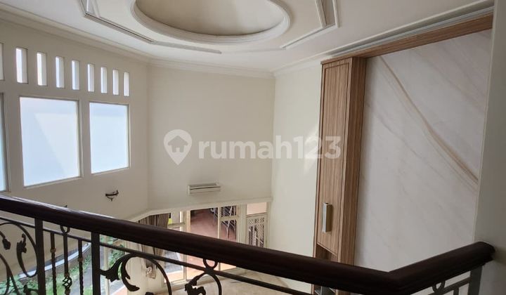 Disewakan Rumah Full Furnish Ada Kolam Renang Taman Hunian Satelit Surabaya 2