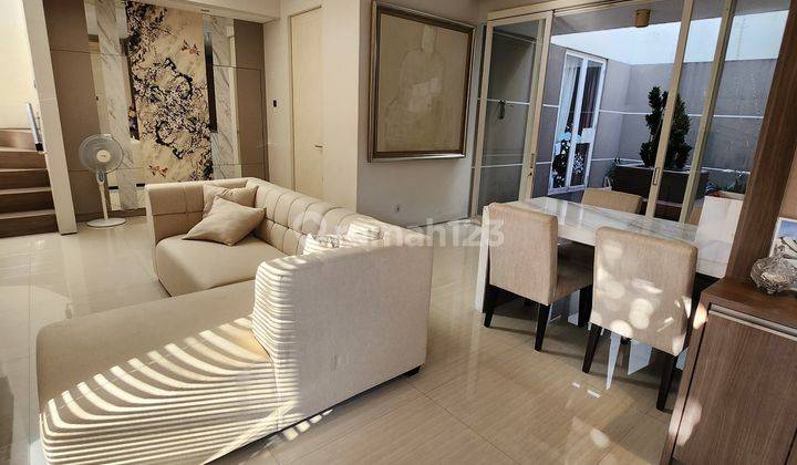 Murah Dijual Rumah Furnish Mewah  Row Jalan Kembar Royal Residence Wiyung 1