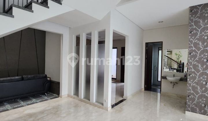 Disewakan Rumah Hook Ada Kolam Renang Perumahan Chofa Sukomanunggal Surabaya 2