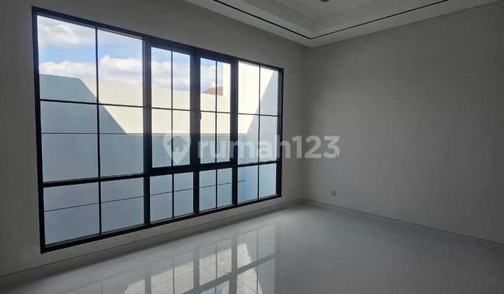 Dijual Rumah Baru American Style Tiga Lantai Graha Famili Surabaya 2