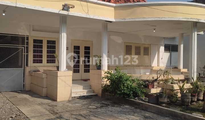 Disewakan Rumah Jl Teuku Umar Syrabaya Pusat Cocok untuk Usaha Cafe