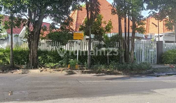 Dijual Rumah Vintage Estetik Jalan Wr Supratman Surabaya Pusat 1