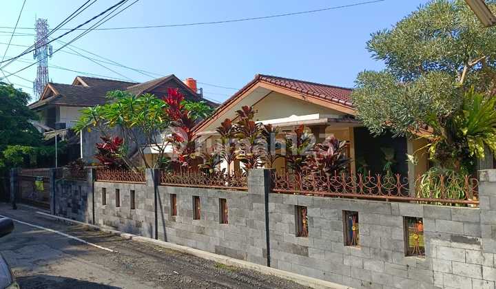 Ready-to-Occupy House on Jl Cigadung, strategic location, comfortable, near Tubagus Ismail. 2