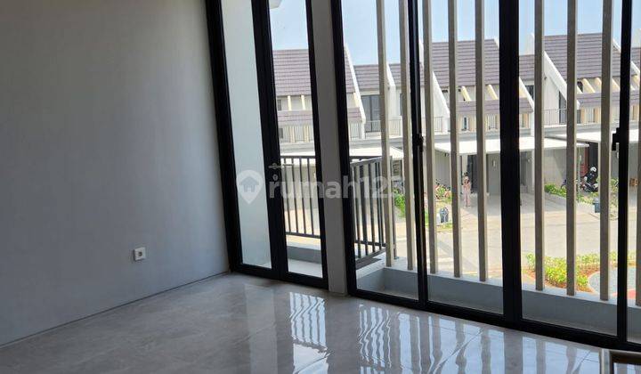 Dijual Rumah Asri View Danau di Grand Wisata, Bekasi 2