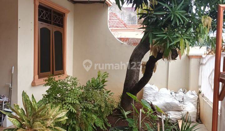 Dijual Rumah Cozy Cantik Style Classic Di Komplek Sandang, Jakarta Timur 1