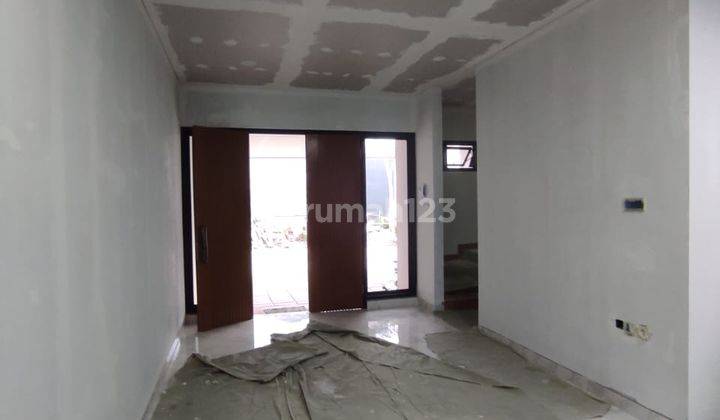 Dijual Rumah Cantik Lokasi Strategis Di Cluster Sunrise Garden, Jakarta Barat 2