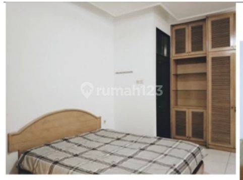 Rumah Bagus Furnished di Kedoya Baru Residence, Jakarta Barat 8