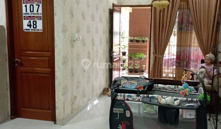 Rumah 2 Lantai Bagus Semi Furnished di Kedoya Raya, Jakarta Barat 1