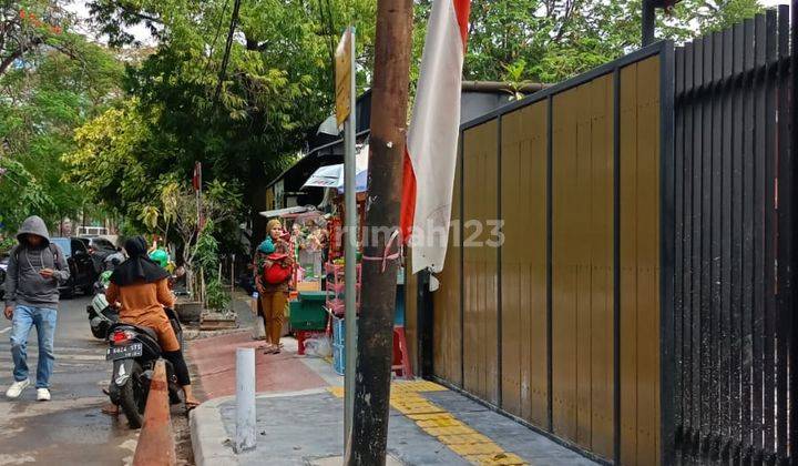 Ruang-usaha di Tebet, Jakarta Selatan 350 m Butuh Renovasi 1